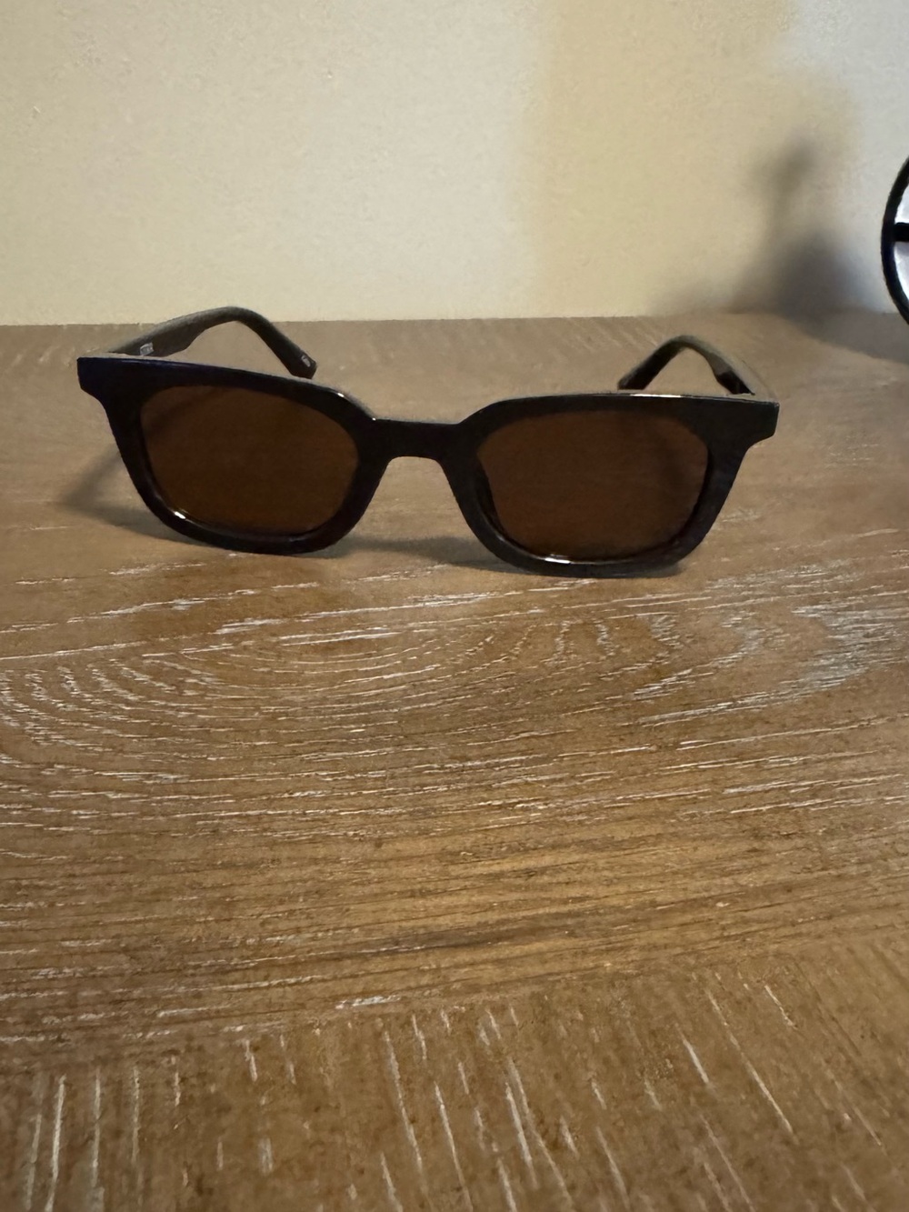 OTRA EYEWEAR
Nia Sunglasses - Chocolate